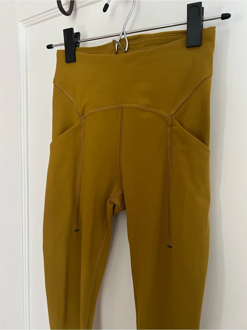 Lulu Lemon Power Thru High Rise Tight 25”